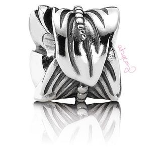 EUC Pandora 790581 Sterling Silver Rolled Feather Charm
